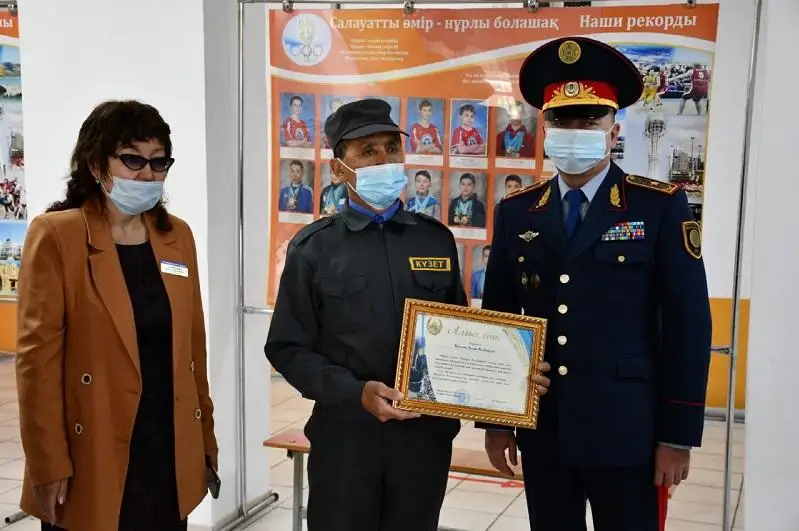 Потерявшегося ребенка вернули домой неравнодушные жители Кокшетау