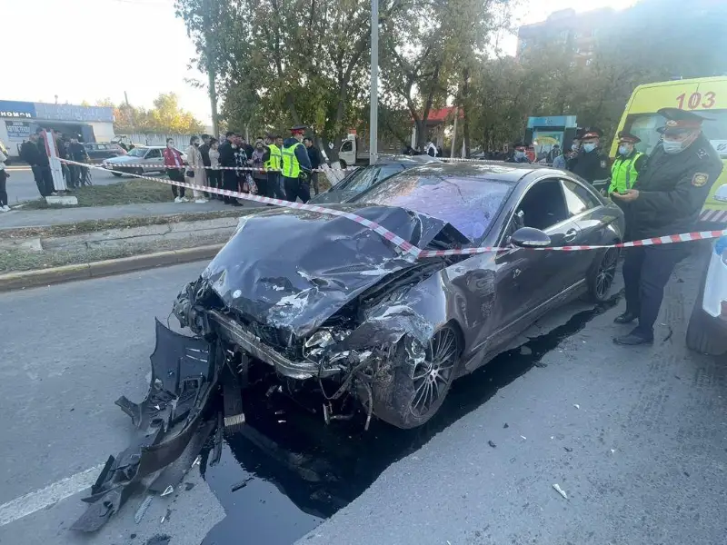 Oralda jol apatynan eki adam kóz jumdy