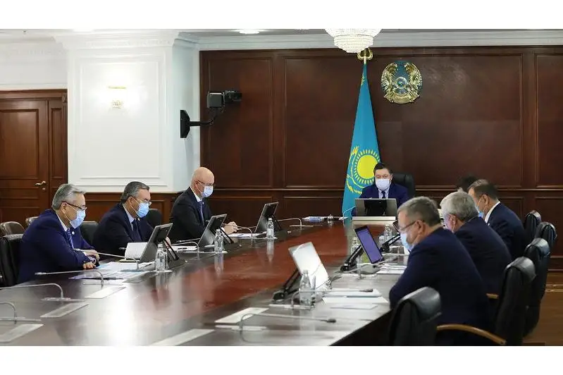 Развитие волонтерской деятельности в Казахстане: Аскар Мамин дал ряд поручений