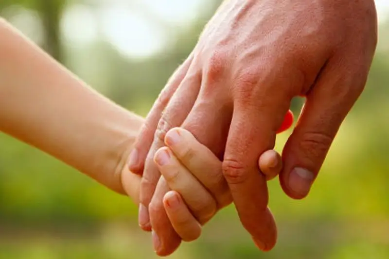 Удочеренная  американцами девушка ищет биологического отца в  Казахстане