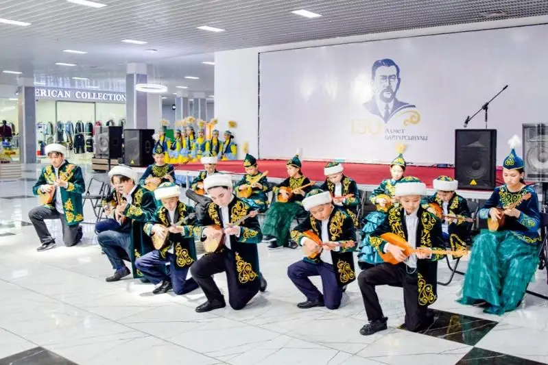 150-летие Ахмета Байтурсынова: школьники и студенты знакомили костанайцев с наследием просветителя