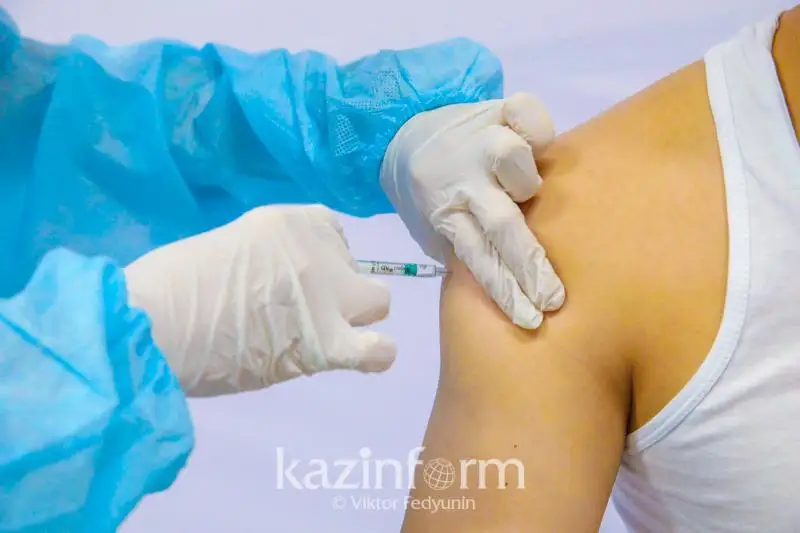 Усилить работу по вакцинации населения в Казахстане попросили акимов