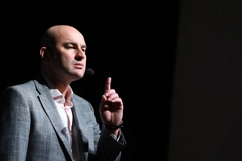 Известный бизнес-тренер Радислав Гандапас выступил на Astana Media Week