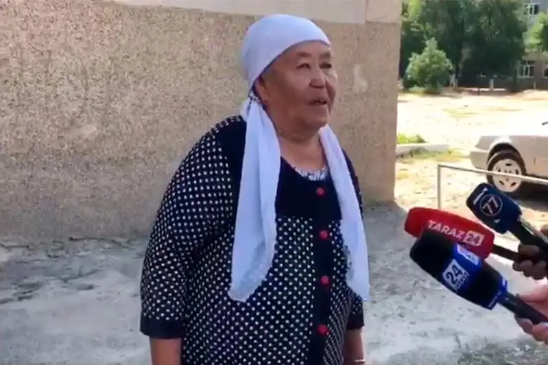 Jambyldaǵy jarylys: Turǵyndar evakýatsııaǵa atsalysqandarǵa alǵys aıtyp jatyr