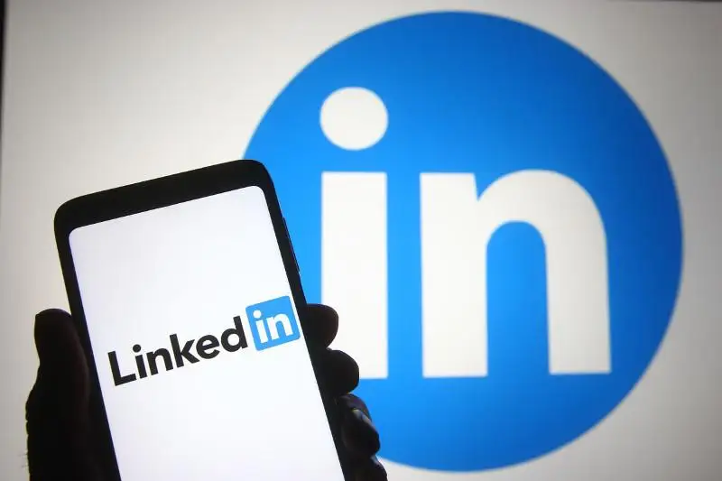 Qazaqstanda LinkedIn áleýmettik jelisi buǵattaldy