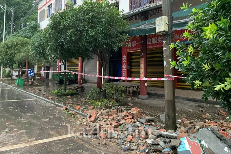 Землетрясение на юго-западе Китая: есть погибшие и раненые