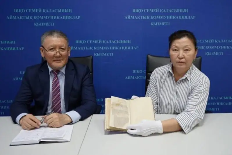 Отреставрированный сборник Абая представили в Семее