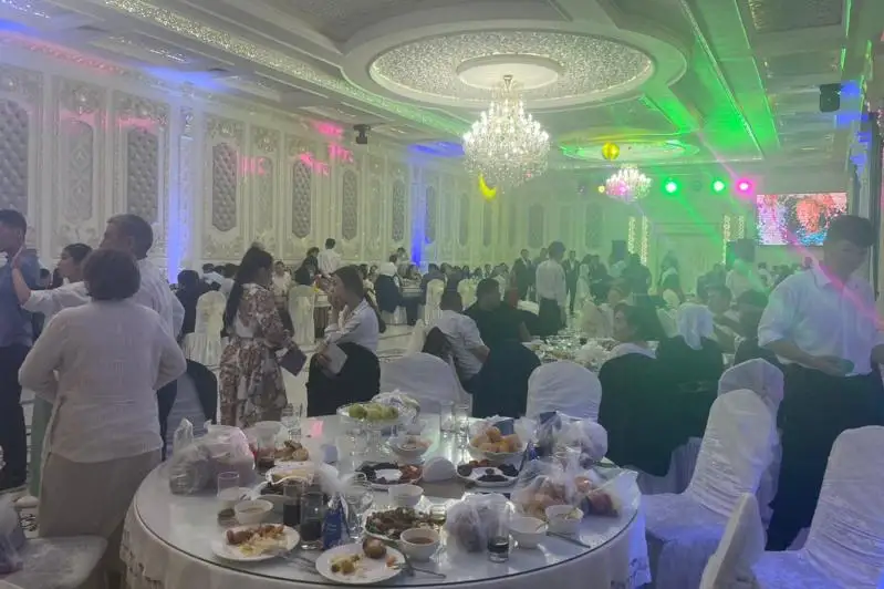 Astanalyqtar karantınge qaramastan 100 adam jınap, toı ótkizgen