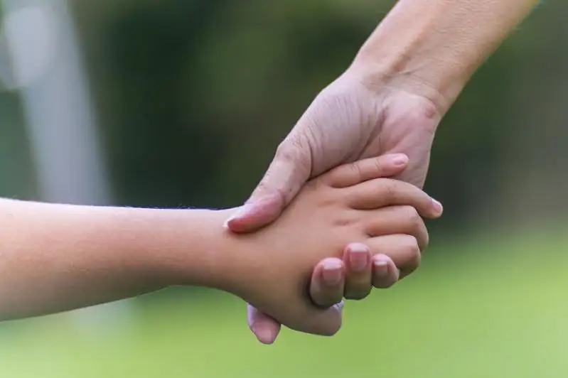 Мажилис одобрил в первом чтении законопроект о защите прав ребенка