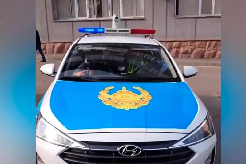 Камеру «Сергек» установили на крыше полицейской машины в Алматы