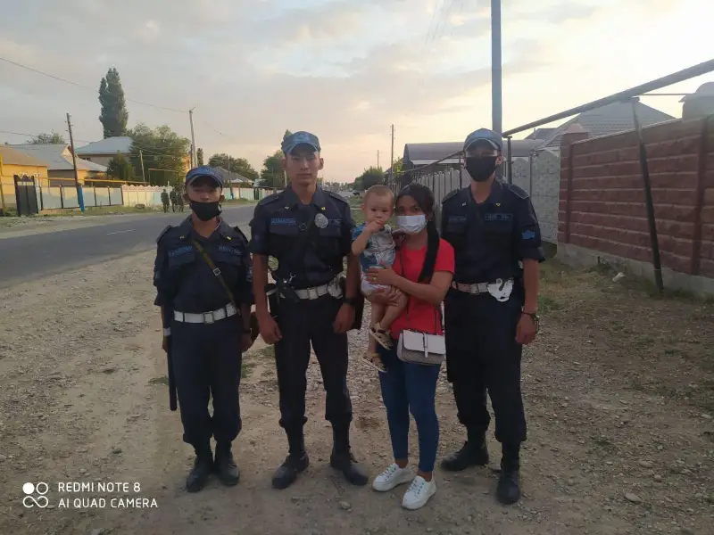 Потерявшегося во время взрывов ребенка нашли гвардейцы в Жамбылской области