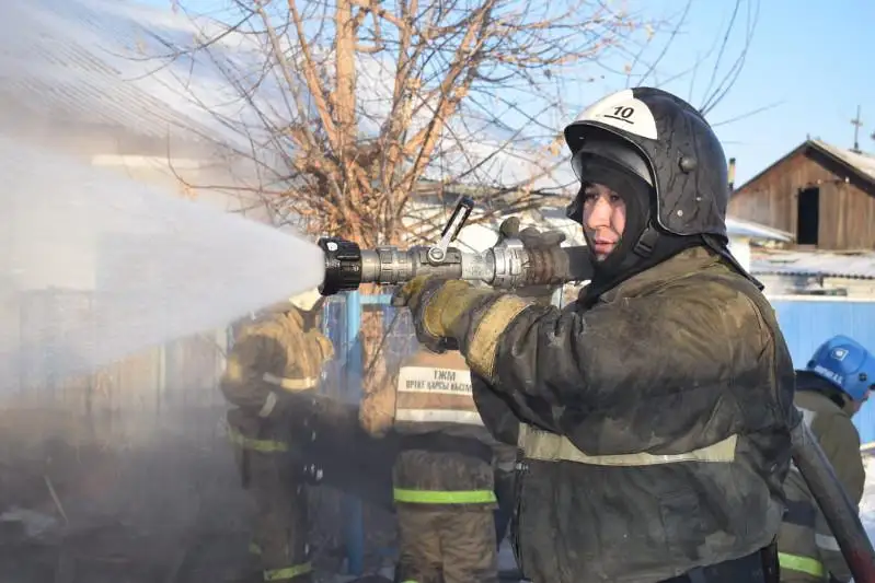 Мужчину спасли при пожаре в Акмолинской области
