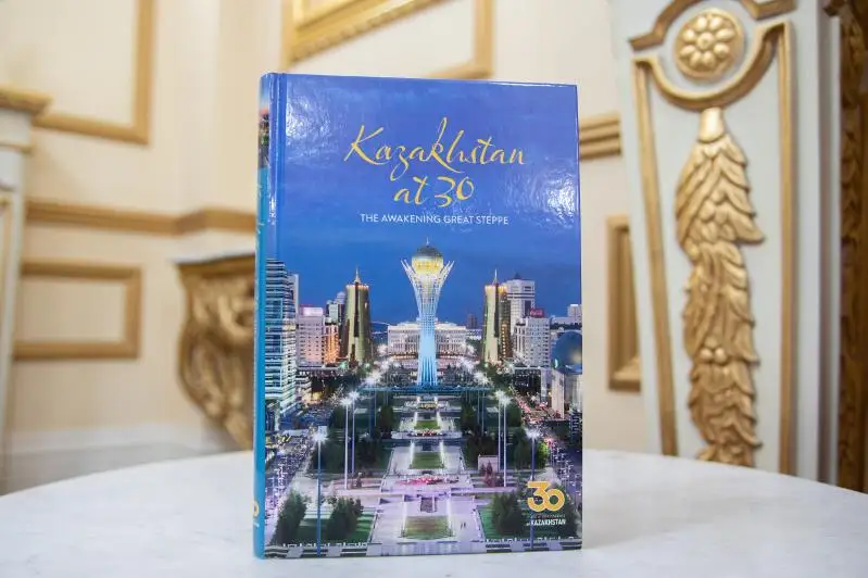Ulybrıtanııada «Kazakhstan at 30: The Awakening Great Steppe» atty kitaptyń tusaýkeseri ótti