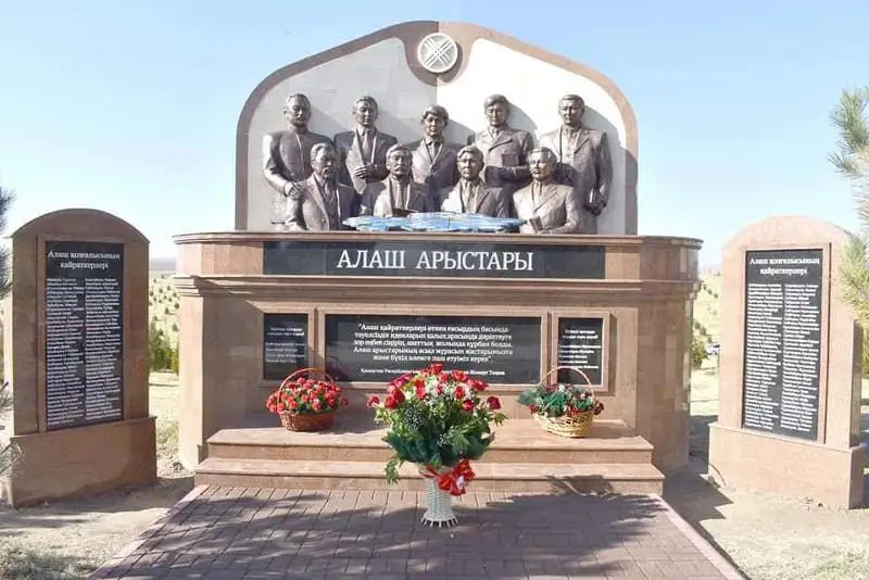 Túrkistan oblysynda Alash arystary men Qajymuqanǵa eskertkishter ornatyldy