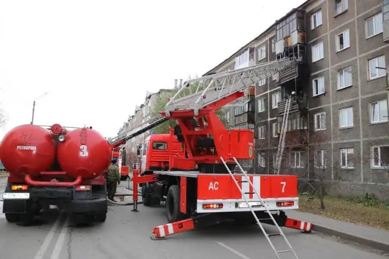 15 человек эвакуировали из дома из-за пожара в Петропавловске