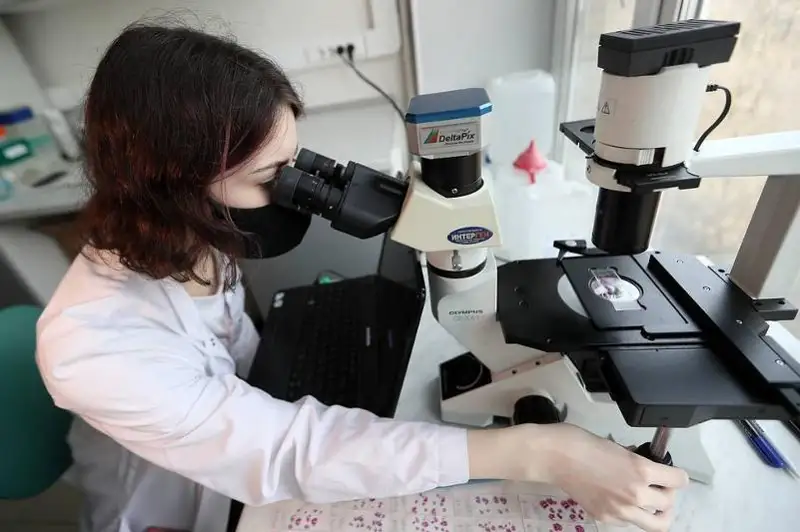 Препарат против коронавируса «Мир-19» разрешили в России для пациентов от 18 до 65 лет