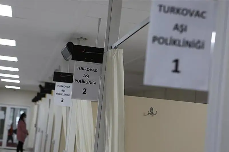 Túrkııada erikti azamattarǵa otandyq TURKOVAC vaktsınasy egiledi