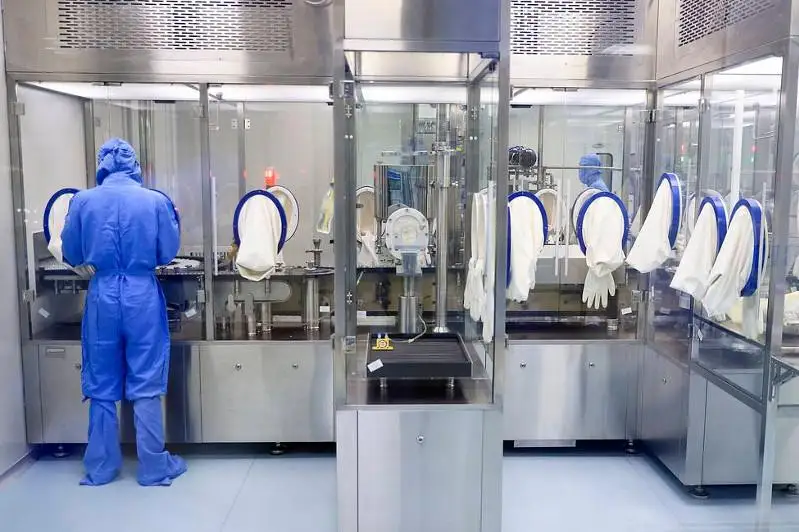 Вакцину от коронавируса для подростков зарегистрировали в России