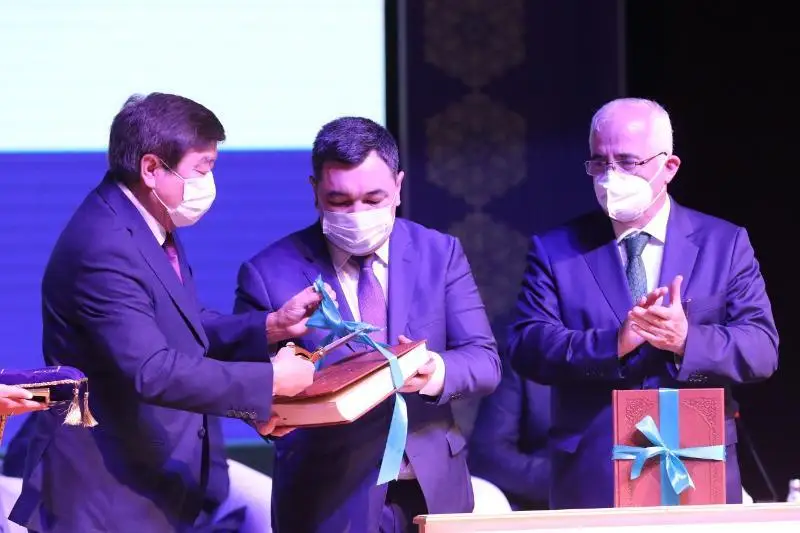 Первая книга Корана на древнетюркском языке представлена в Туркестане