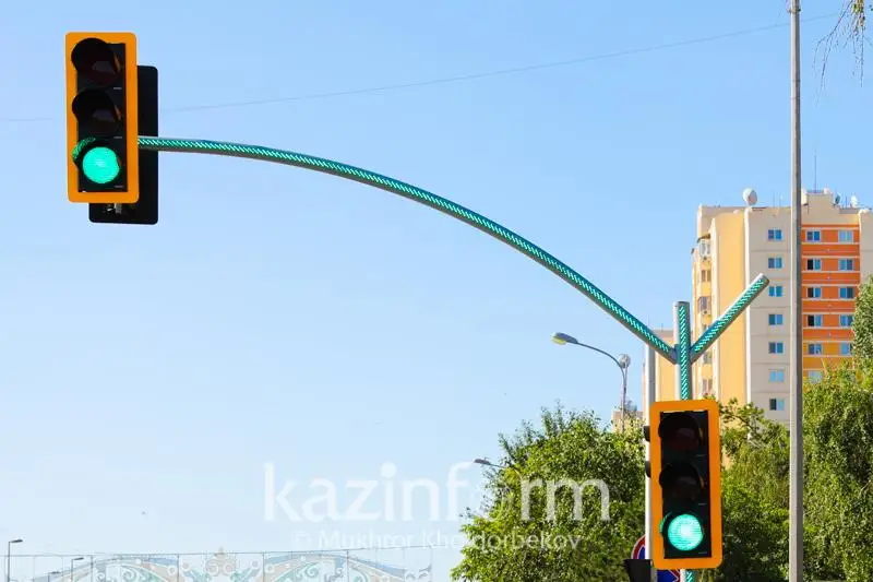 Продолжительность горения зеленого и желтого сигналов светофора увеличили в Нур-Султане