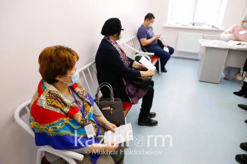 Более 207 тысяч жителей Атырауской области полностью вакцинировались от COVID-19