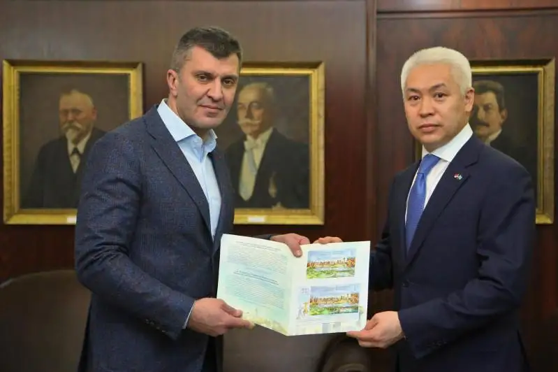 Почтовую марку в честь 30-летия Независимости РК выпустили в Сербии