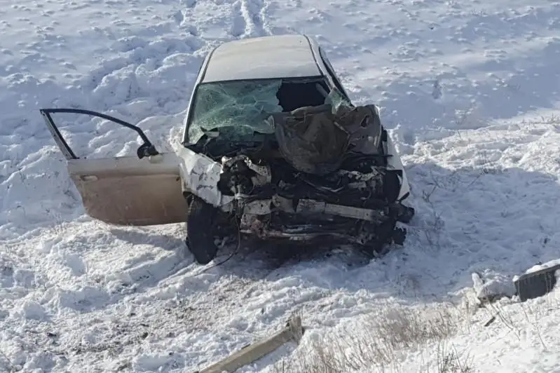 В ДТП в Актюбинской области столкнулись фура и легковая автомашина - погиб пассажир