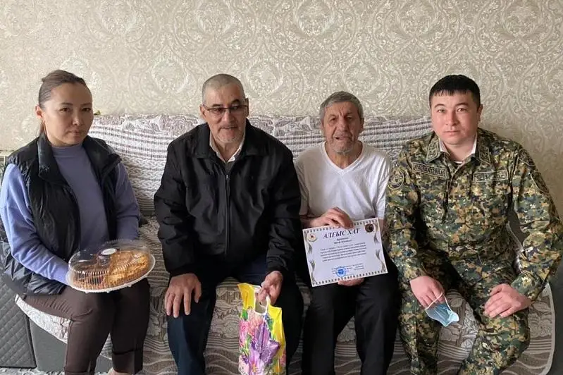 Ветеранам вручили продуктовые наборы в Актау