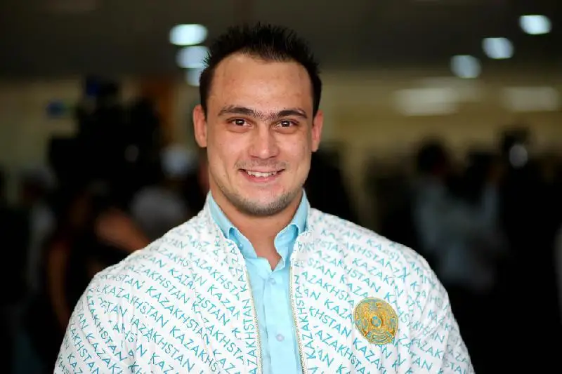 Двукратный чемпион олимпийских игр Илья Ильин привился от КВИ в Нур-Султане