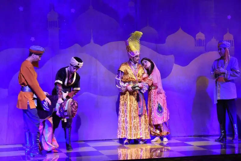 Elorda jurty Qaraǵandy mýzykalyq komedııa teatrynyń qoıylymyn tamashalaı alady