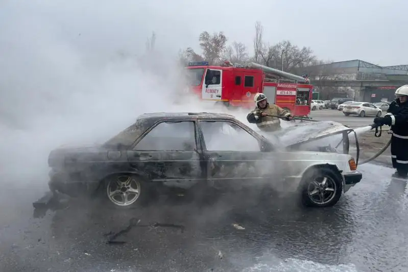 Автомобиль сгорел в центре Алматы