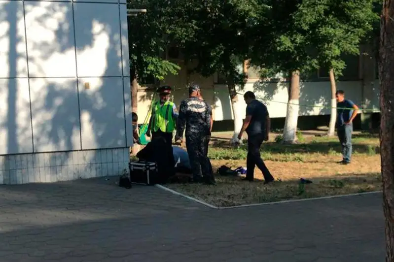 Убийство в центре Костаная: мужчина нанёс ранение женщине и себе