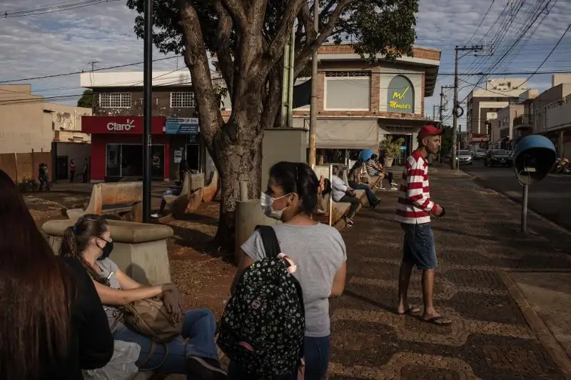 Коронавирус взят под контроль в бразильском городке: 75% населения привились Sinovac