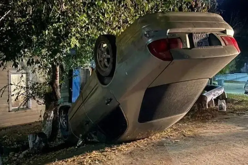 Автомобиль на высокой скорости перевернулся в Петропавловске