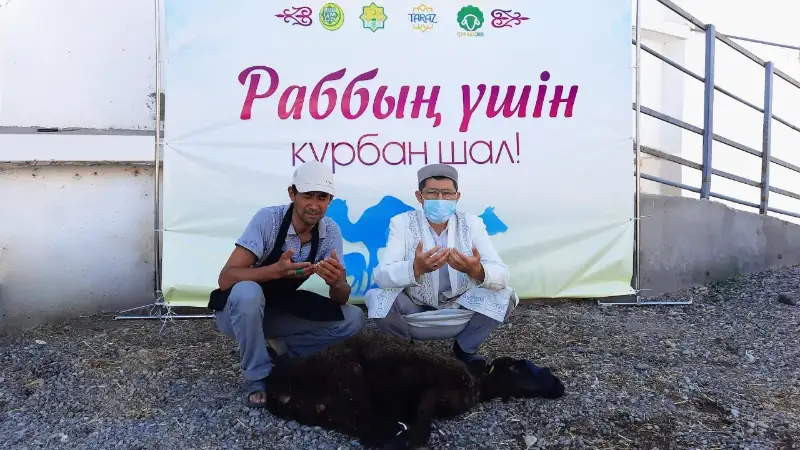 Jambylda bir kúnde 10 myńnan astam muqtaj otbasyna qurbandyq eti taratyldy
