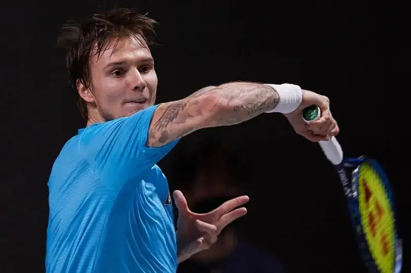 Казахстанцы победно стартовали на турнире в Дохе