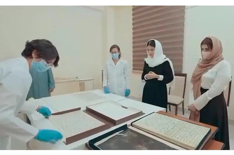 Страницы древнего Корана после реставрации представлены в Узбекистане