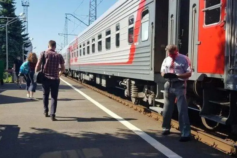 Свыше полусотни детей госпитализировали с отравлением с поезда в РФ