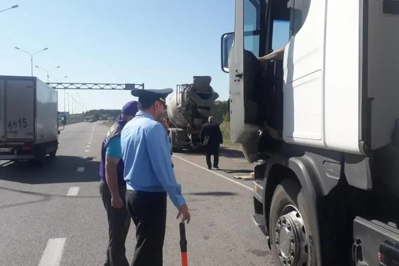 Водителей большегрузов оштрафовали в СКО