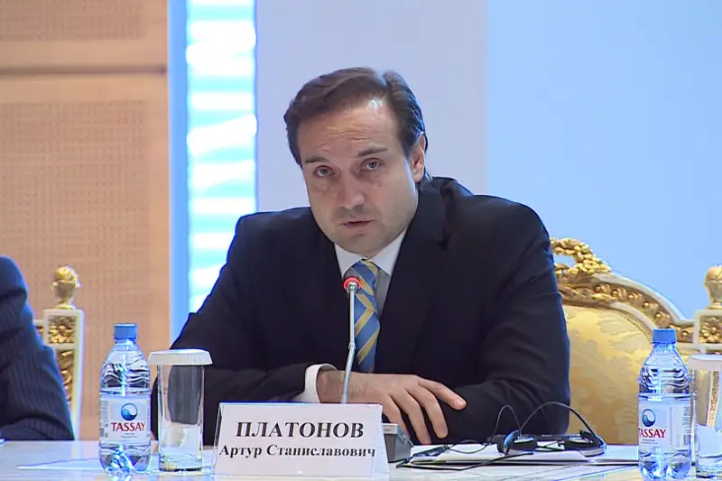 Artýr Platonov «Nur Otan»-nyń Partııalyq baqylaý komıtetiniń tóraǵasy boldy