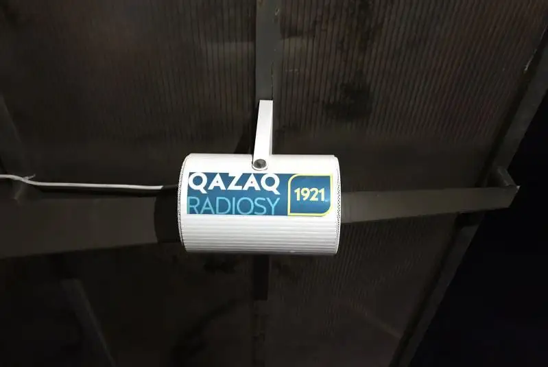 Одна из автобусных остановок Алматы получила название «Казахское радио»