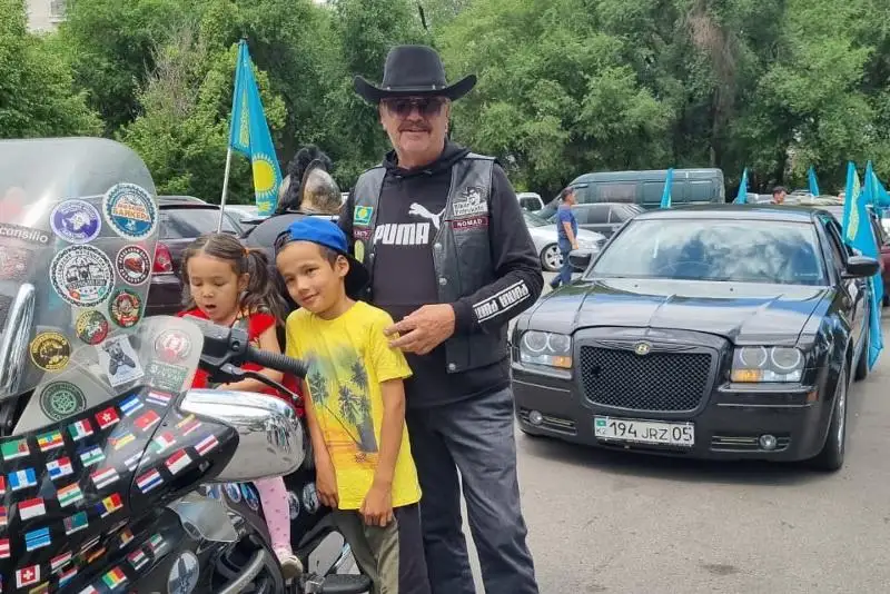 Автолюбители и байкеры Алматы поддержали акцию в честь Дня государственных символов