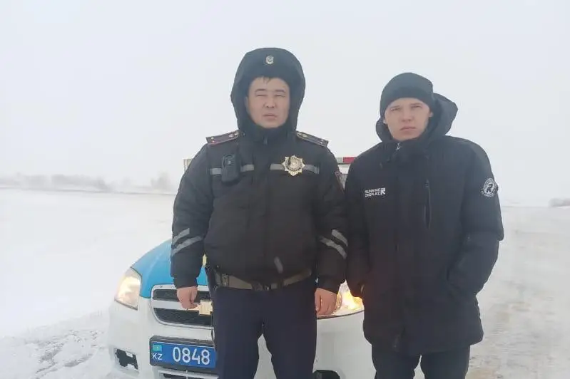 Замерзающему на трассе жителю Акмолинской области помог костанайский полицейский