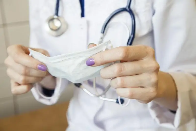 Женщина с фальшивым дипломом 10 лет проработала медсестрой в ЗКО