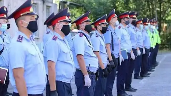 Беспрепятственный коридор до больницы обеспечили полицейские маленькому пациенту в Таразе