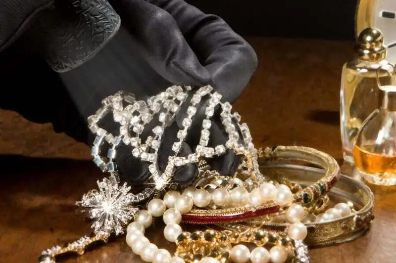 Почти на два миллиона тенге обокрали жительницу Степногорска