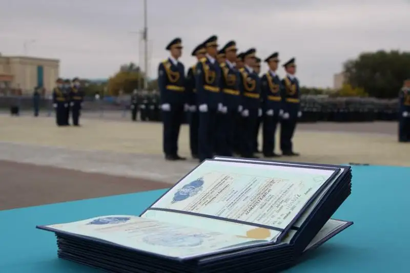 Офицерами стали 64 курсанта военного вуза имени Талгата Бегельдинова в Актобе