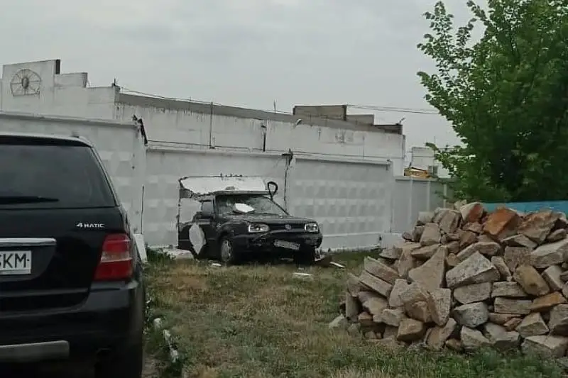 Две машины протаранил ЗИЛ в Петропавловске