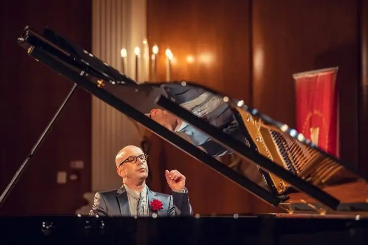 Пианист просил не танцевать: как прошел второй концерт фестиваля искусств «Астана кештері»