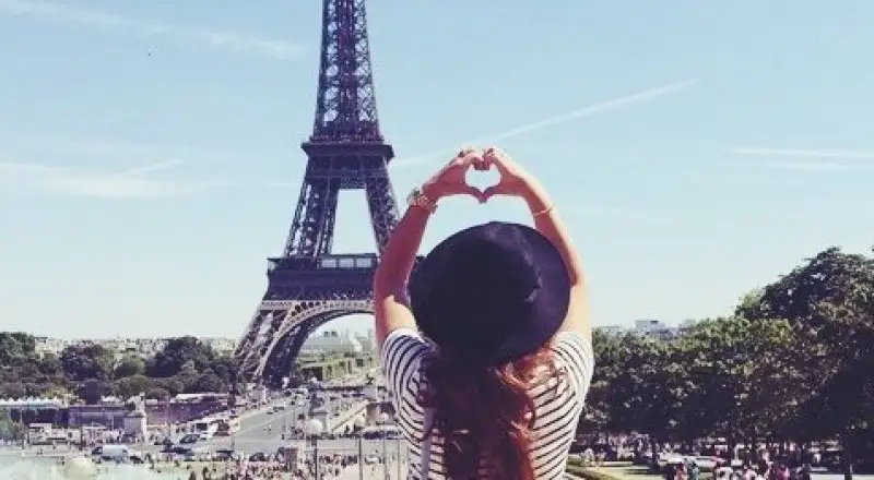 ەيفەل مۇناراسىندا ەڭبەك ەتەتىن ايسۇلۋ